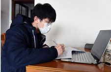 北京中小学线上学科教学启动，设“不能学”内容，“必修”视力健康
