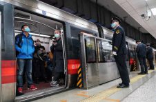 北京地铁1号线最短发车间隔缩短至1分45秒