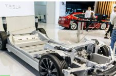特斯拉（Tesla）表示将准备生产持久耐用的低成本电池，使电动汽车与汽油车的价格持平