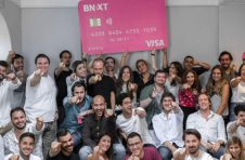 挑战者银行Bnext改善了在合作伙伴商店购买的奖励
