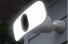 Arlo Pro 3 Floodlight相机即将在英国预购