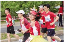 2021北京半马男女冠军均破赛会纪录