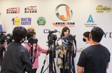 泰国头条新闻入选全球华文媒体榜单前三 郭蕊章骋团结华人忙慈善