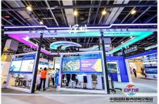 2022服贸会的紫色展台，跨越速运集团代表深圳企业进京参展