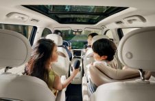 问界M7交付季火热进行，北京、郑州、厦门车主交付仪式将于9月4日举行